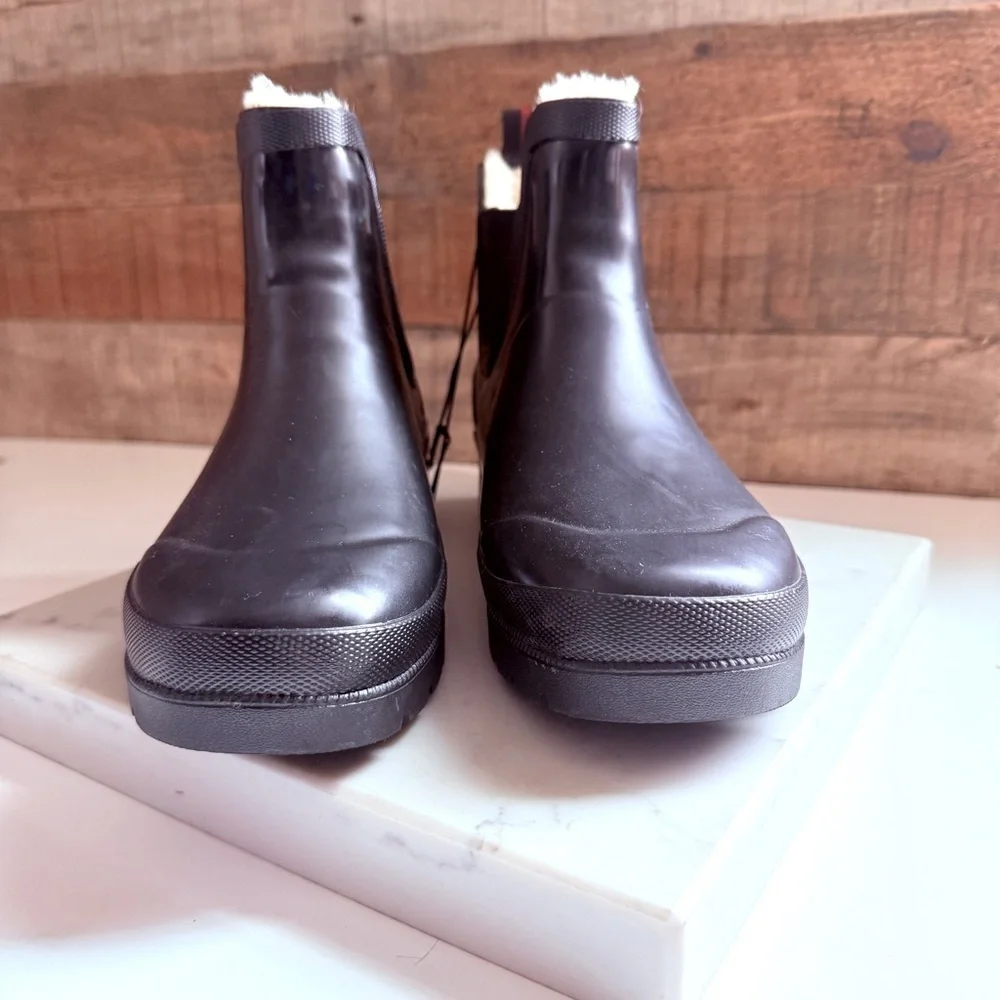 NWOT Tretorn Lara Lined Faux Fur Lined Chelsea Booties